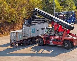 kalmar-reach-stacker-maersk-container-swap.jpg